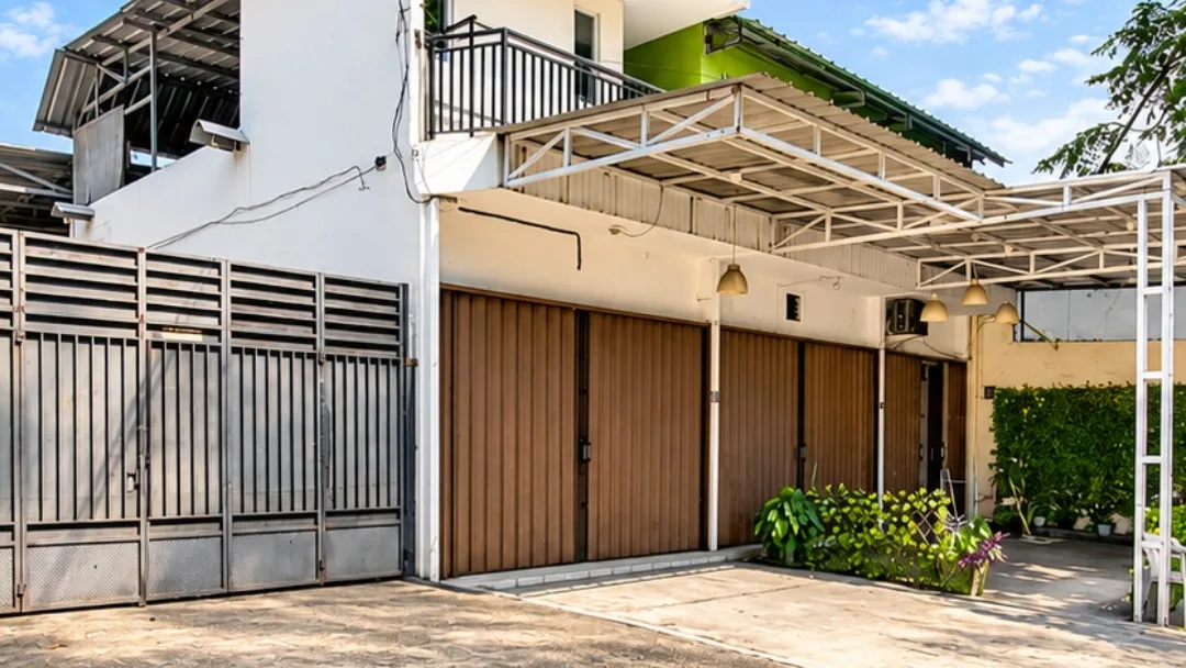 Dijual aset lelang ruko plus gudang dan kantor di area pondok kopi jaktim