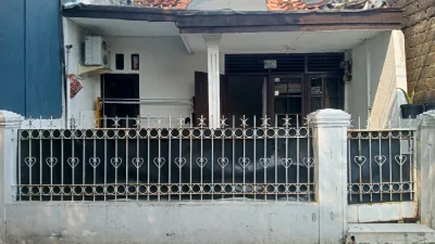 DIJUAL RUMAH MURAH AKSES  2 MOBIL DI JATINEGARA LIO JAKTIM