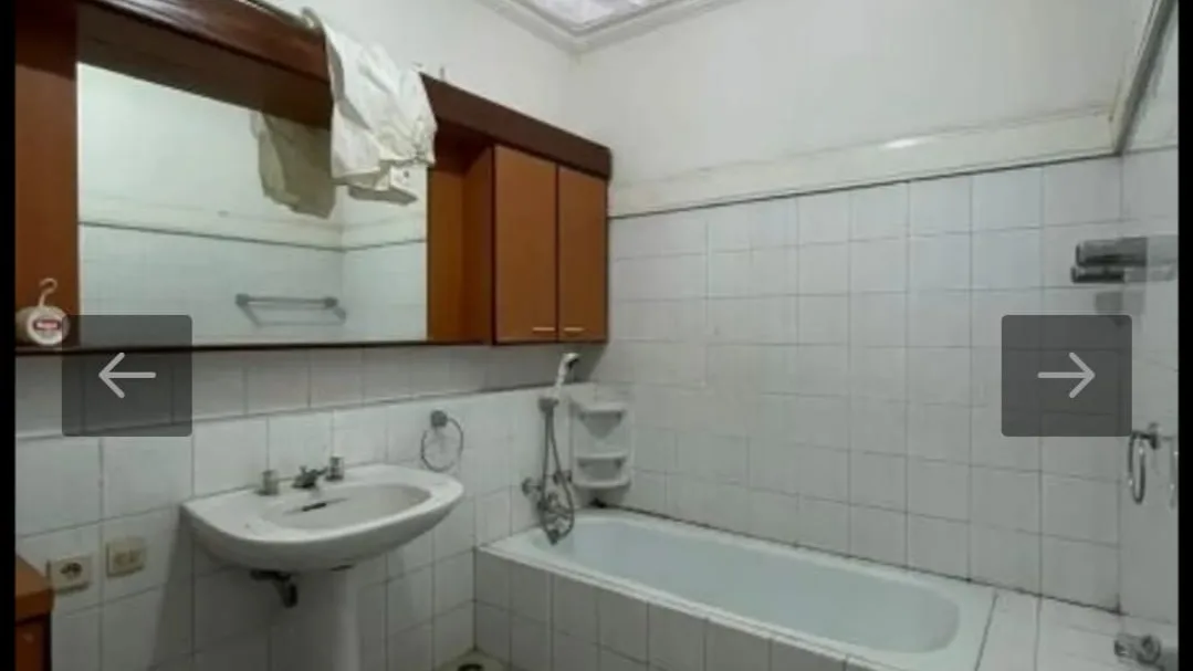 RUMAH KLASIK DI MENTENG DI JL MENDUT JAKARTA PUSAT