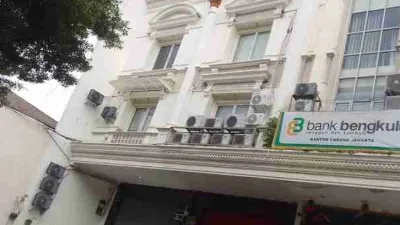 Ruko 4 lantai cempaka putih Jakarta, pinggir jalar raya -  Strategis harga di bawah pasar 6,5 M